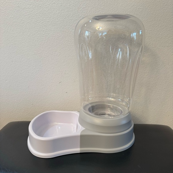 New. Automatic Pet/ Dog Water Bowl Dispenser 1.58 Gallon (6 L) – BPA-Free. Grey. - Picture 8 of 15